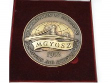 Jelzett bronzplakett díszdobozban MGYOSZ