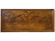 Hatalmas méretű faragott ősmagyar mondai csodaszarvas űzése fafaragás falikép 305 x 262 cm