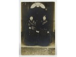 Antik fotográfia népviseletbe öltözött asszonyok képeslap 1910