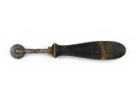 Antik kisméretű szabásminta jelölő 13.5 cm
