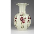 Vajszínű Zsolnay porcelán gerezdes váza virágváza 15 cm