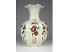 Vajszínű Zsolnay porcelán gerezdes váza virágváza 15 cm