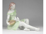 Galambot etető Kőbányai porcelán nő figura 18.5 cm 