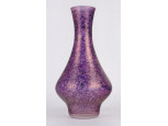 Mályva színű foltos mintás mid century művészi üveg váza 21 cm