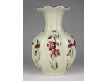 Vajszínű bordázott Zsolnay porcelán váza 15 cm