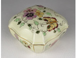Nagyméretű vajszínű pillangó mintás Zsolnay porcelán bonbonier