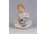 Babájával játszó porcelán kislány szobor