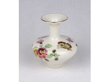 Vajszínű pillangó mintás, aranyozott Zsolnay porcelán díszváza 8 cm