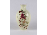 Vajszínű, aranyozott, virágos Zsolnay porcelán váza 14.5 cm