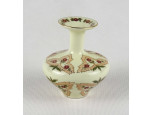 Vajszínű Zsolnay porcelán virágos váza 8 cm
