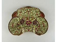Nagy méretű vajszínű virágmintás Zsolnay kagyló alakú porcelán névjegytál 30 cm