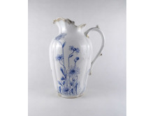 Antik nagyméretű szecessziós porcelán fehér vizes kancsó, kék margarétás festéssel 33 cm