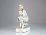 Zsolnay porcelán térdelő akt szobor